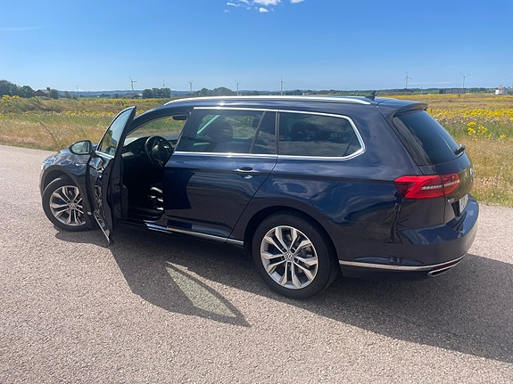Volkswagen Passat 2 of 5