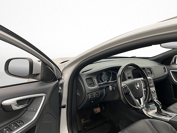 Volvo V60 11 of 30