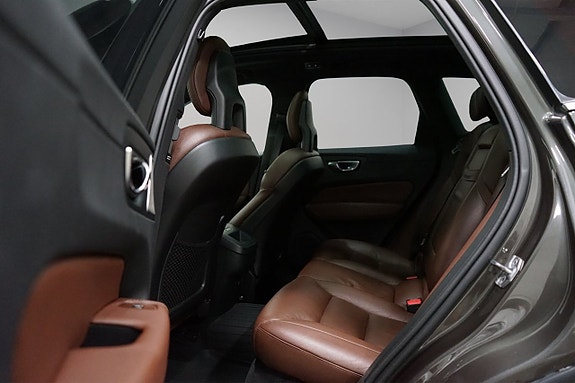 Volvo XC60 8 of 26