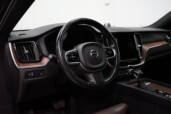 Volvo XC60 9 of 26