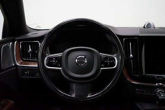Volvo XC60 13 of 26