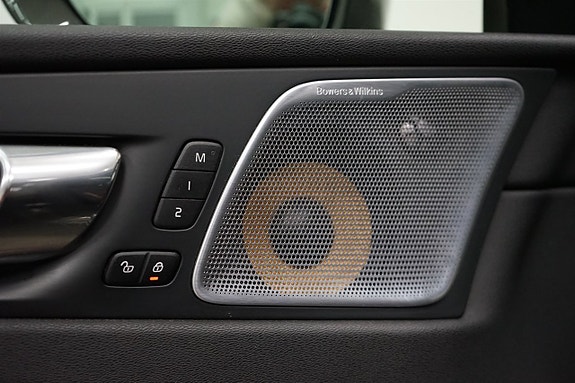 Volvo XC60 10 of 26