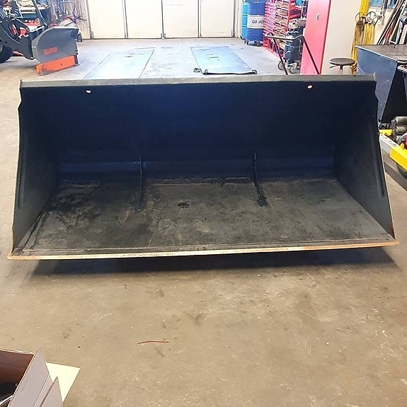 Ålö Quicke 220 LV Euro redskapsfäste 2 of 3