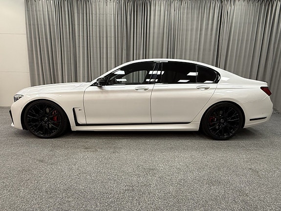BMW 740d 2 of 5