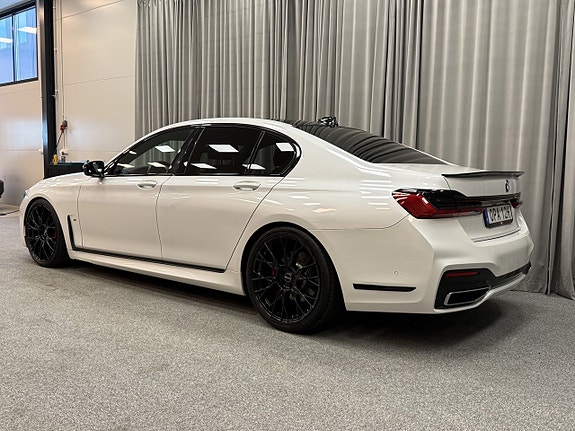 BMW 740d 3 of 5