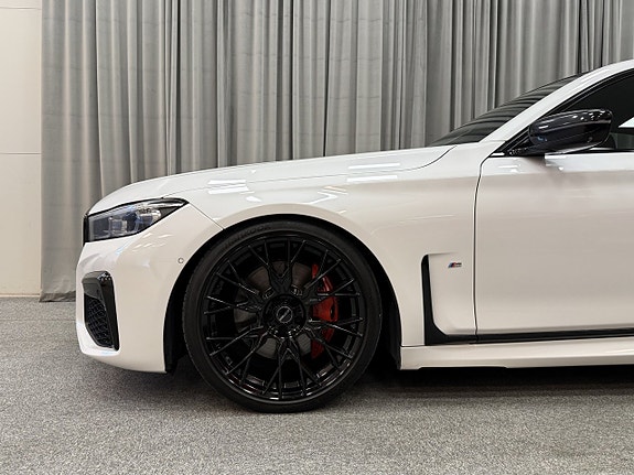 BMW 740d 4 of 5