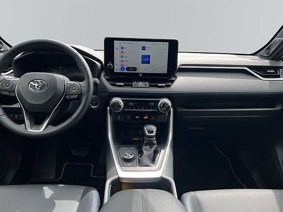 Toyota RAV4 8 of 12