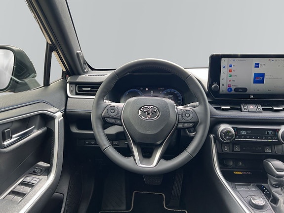 Toyota RAV4 9 of 12
