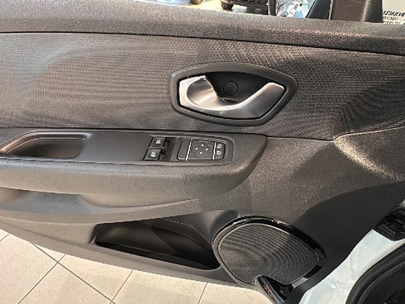 Renault Clio 18 of 18