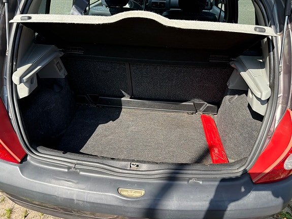 Renault Clio 8 of 12
