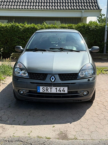 Renault Clio 12 of 12