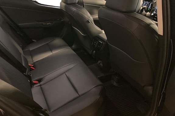 Lexus NX450h+ 7 of 23