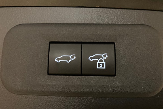 Lexus NX450h+ 18 of 23
