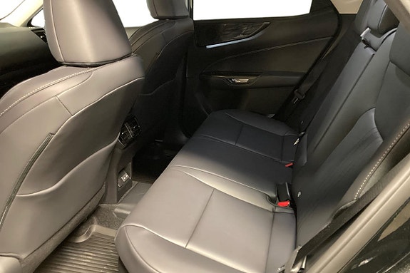 Lexus NX450h+ 10 of 23