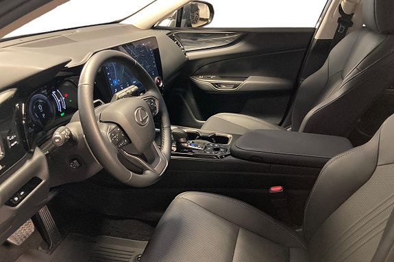 Lexus NX450h+ 11 of 23