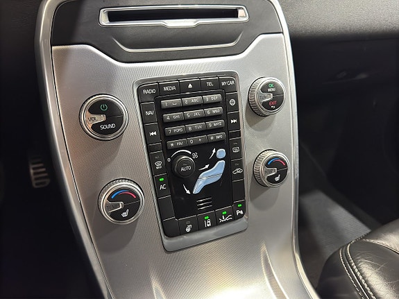 Volvo V70 18 of 30