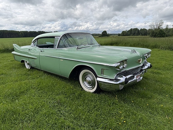 Cadillac Deville 13 of 30