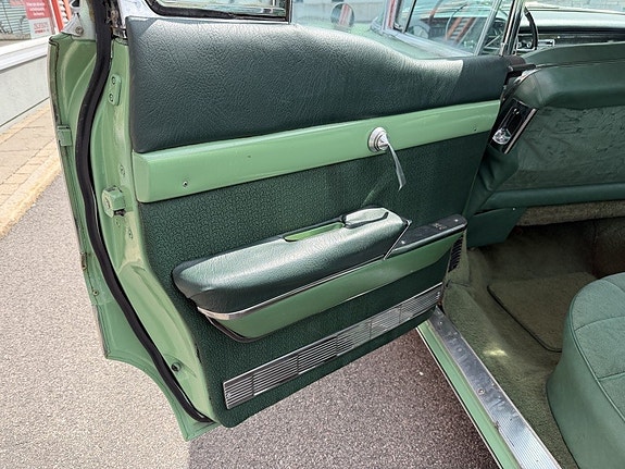 Cadillac Deville 29 of 30