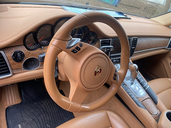 Porsche Panamera 4S 4 of 4