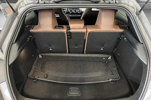 Mercedes-Benz A250 e 14 of 14