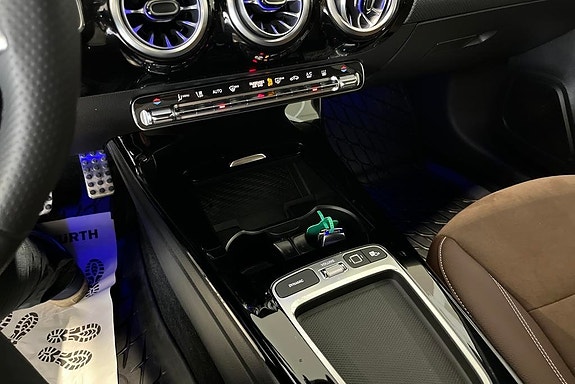 Mercedes-Benz A250 e 12 of 14