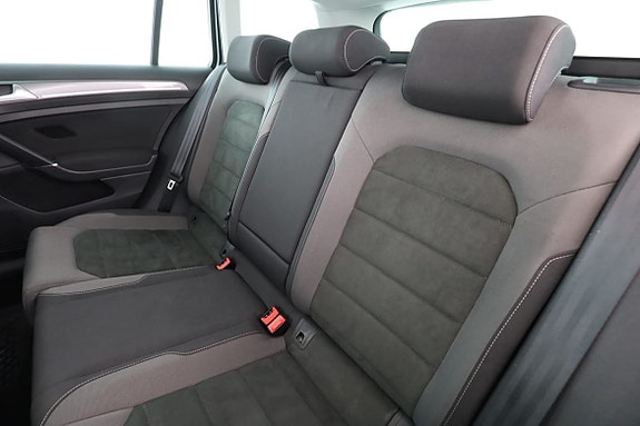 Volkswagen Golf Alltrack 15 of 30