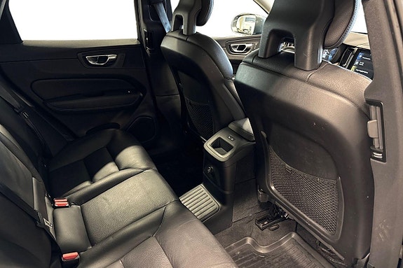 Volvo XC60 14 of 30