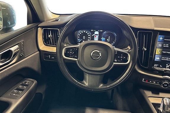Volvo XC60 12 of 30