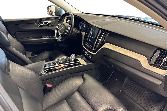 Volvo XC60 9 of 30