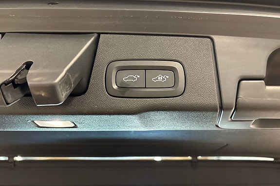 Volvo XC60 25 of 30