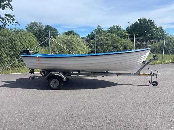 Motorbåt 4.65m med Mercury 4hk och båtkärra 3 of 4