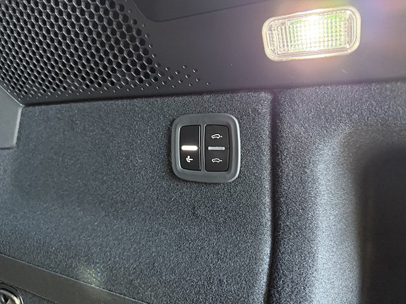 Porsche Macan 4 18 of 18