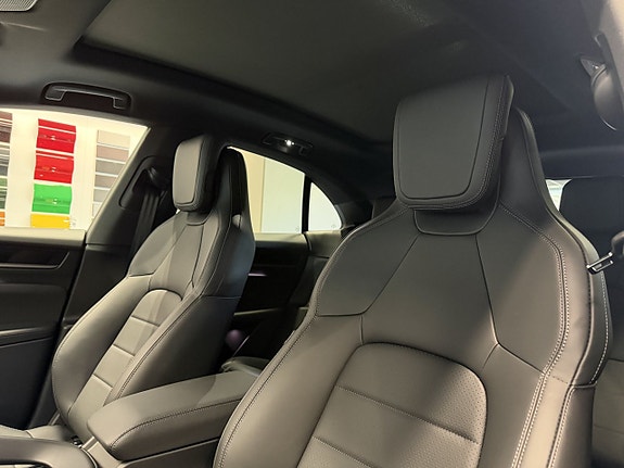 Porsche Macan 4 7 of 18
