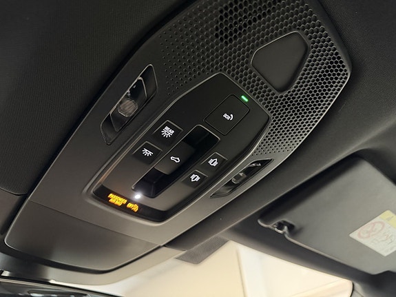 Porsche Macan 4 14 of 18