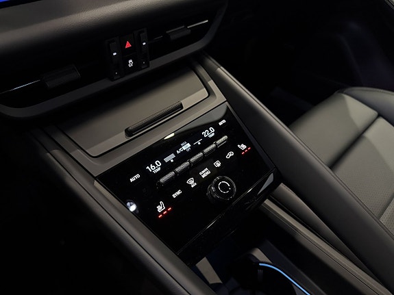 Porsche Macan 4 11 of 18
