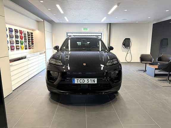 Porsche Macan 4 2 of 5
