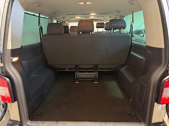 Volkswagen Caravelle 10 of 19