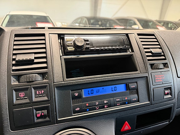 Volkswagen Caravelle 19 of 19