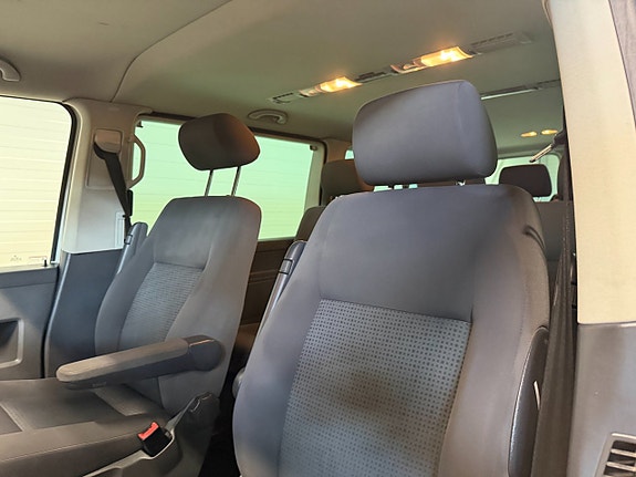 Volkswagen Caravelle 17 of 19