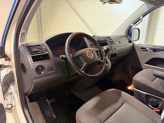 Volkswagen Caravelle 15 of 19