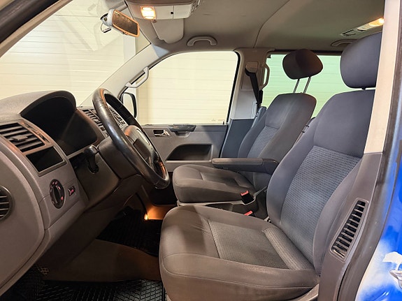 Volkswagen Caravelle 16 of 19