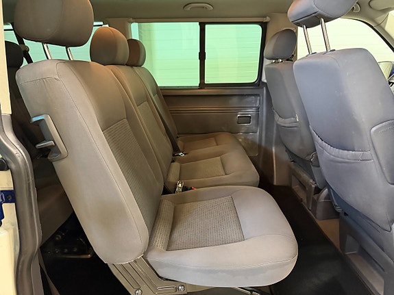 Volkswagen Caravelle 12 of 19