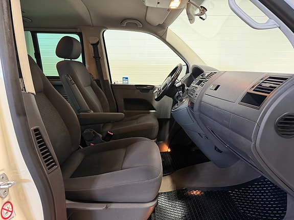 Volkswagen Caravelle 13 of 19