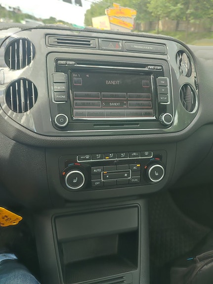 Volkswagen Tiguan 4 of 5
