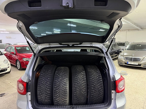Volkswagen Tiguan 8 of 15