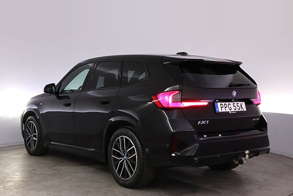 BMW iX1 4 of 5