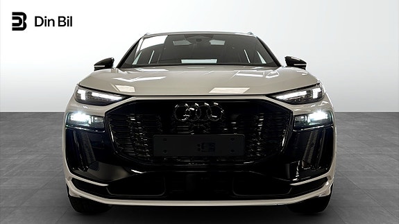 Audi Q6 e-tron 4 of 5