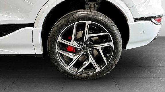 Audi Q6 e-tron 6 of 27