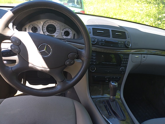 Mercedes-Benz E200 5 of 5