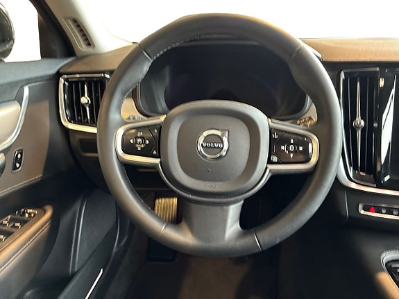 Volvo V90 10 of 16